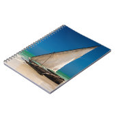Traditionelles Fischerboot am Strand Notizblock (Linke Seite)