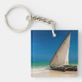 Traditionelles Fischerboot am Strand Schlüsselanhänger (Vorderseite)