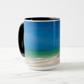 Traditionelles Fischerboot am Strand Tasse (Vorderseite Links)