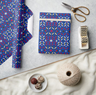 Traditionelles geometrisches Pixelmuster in Tiefbl Geschenkpapier