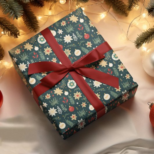 Traditionelles grünes Weihnachtsgeschmuckmuster Geschenkpapier