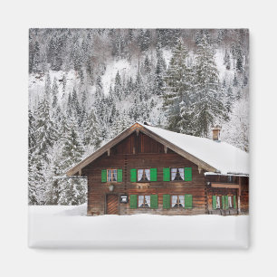 Traditionelles hölzernes Haus im Bayernmagneten Magnet