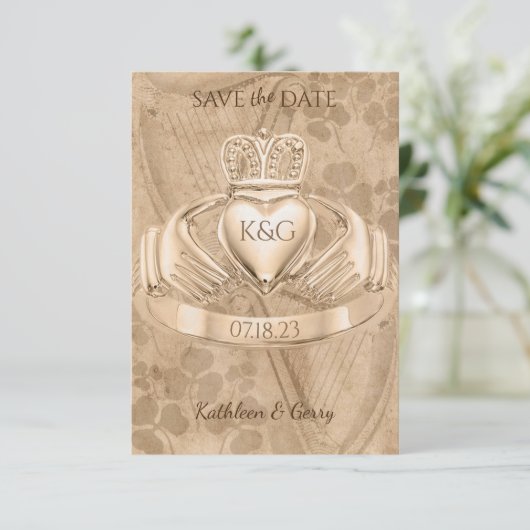 Traditionelles irisches Claddagh Ring Kleeblatt & Save The Date (Stehend Vorderseite)