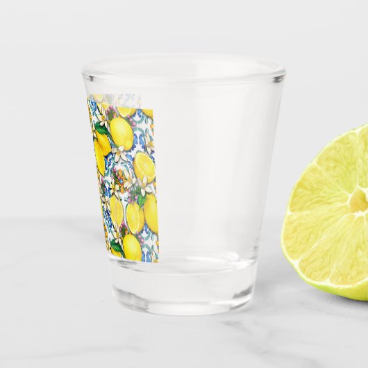 Traditionelles Mittelmeer-Muster mit Zitronen Schnapsglas (Rechts)