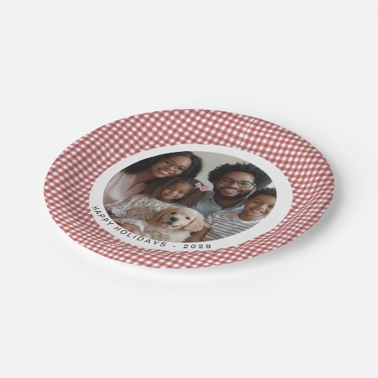 Traditionelles Rotes Gingham Holiday Foto Pappteller (Schrägansicht)