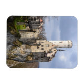 Traditionelles Schloss auf dem Kliff am wolkigen T Magnet (Horizontal)