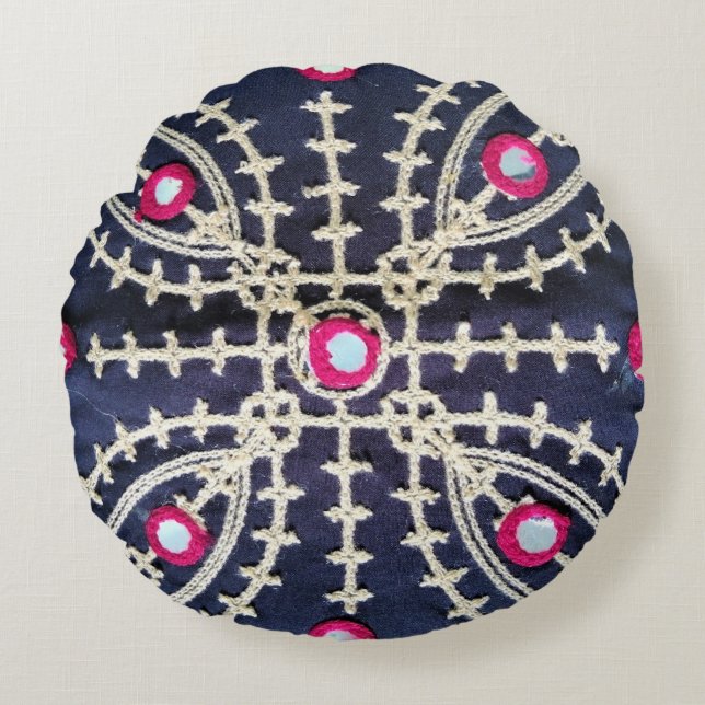 Traditionelles Sindhi / Balochi Design Throw Kisse Rundes Kissen (Vorderseite)