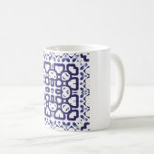 Traditionelles verziertes portugiesisches Azulejo. Kaffeetasse (VorderseiteRechts)