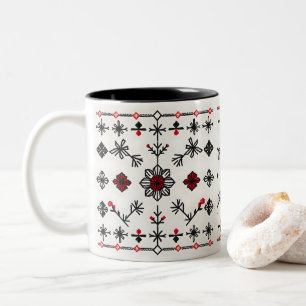 Traditionelles Volkss Stickereimuster Kulturerbe Zweifarbige Tasse