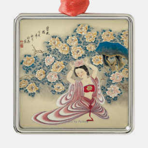 Tragen einer Blume im Kopf Silbernes Ornament