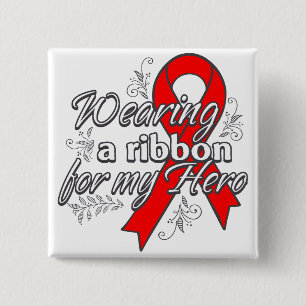 Tragen eines roten Bandes für meinen Held Button