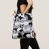 Tragen Sie eine Maske Schwarz & Weiß Stil Tasche (Von Nahem)