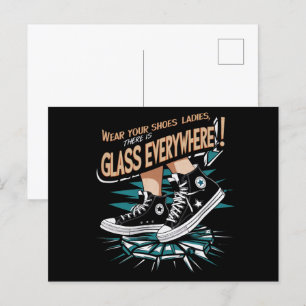 Tragen Sie Ihre Schuhe Ladys Es gibt überall Glas Postkarte