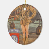 Tragen Sie in dem 82. im Flugzeug ein Keramikornament (Links)