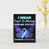 Tragen Sie Lila in Erinnerung für meine Schwester  Karte (Gelbe Blume)