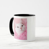 Tragende Federboa der Katze Tasse (Vorderseite Links)