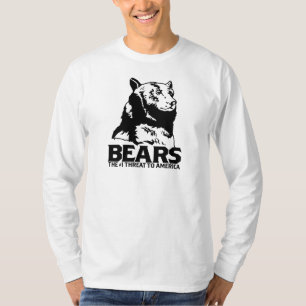 trägt lustiges T-Shirt des gottlosen