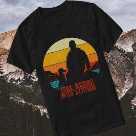 Trail Buddies mit Attitude Wanderhund Retro T-Shirt