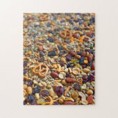 Trail Mix mit Nuts Raisins Bretzels Puzzle (Vertikal)