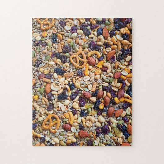Trail Mix Nuts Raisins Bretzels Advanced Level Puzzle (Vertikal)