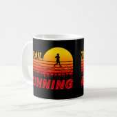 Trail Running orangen Sonnenuntergang mit Bergen Kaffeetasse (Vorderseite Links)