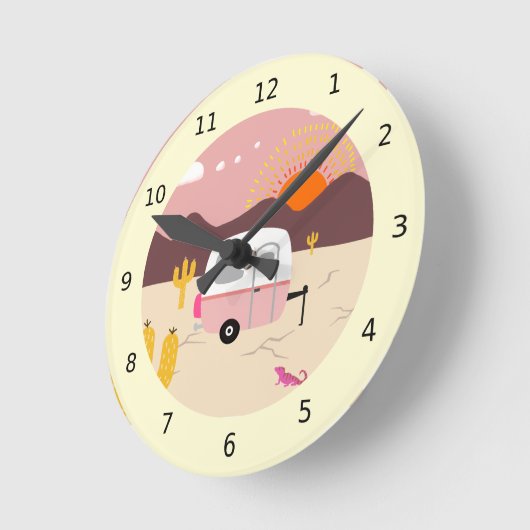 Trailer in der Wüste Runde Wanduhr (Winkel)