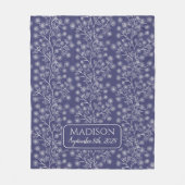 Trailing Blumenname Geburtsdatum Navy Blue Baby Fleecedecke (Vorderseite)