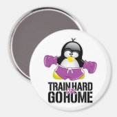 Train Hard oder Go Zuhause Pinguin Magnet (Vorderseite/Rückseite)