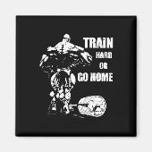 Train Hard oder Go Zuhause Swole Bodybuil Magnet (Vorne)