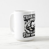 Train Hard Stay Humble – Gym Mindset Balance Kaffeetasse (Vorderseite Links)