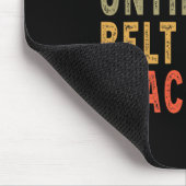 Trainiere, bis der Gürtel schwarz wird Lustiges Vi Mousepad (Ecke)