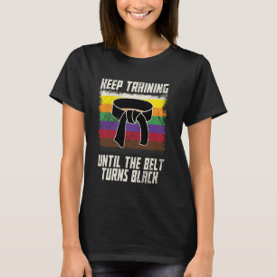 Trainiere weiter, bis der Gürtel schwarz wird Männ T-Shirt