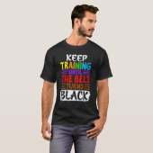 Trainiere weiter, bis der Gürtel schwarz wird Taek T-Shirt (Vorne ganz)