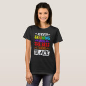 Trainiere weiter, bis der Gürtel schwarz wird Taek T-Shirt (Vorne ganz)