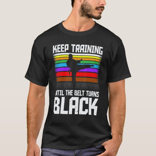 Trainiere weiter, bis der Gürtel schwarz wird Taek T-Shirt (Vorderseite)