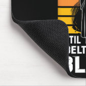 Trainiere weiter, bis die Glocke schwarz wird Mousepad (Ecke)