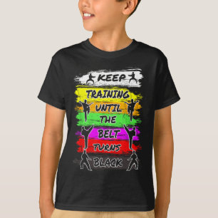 Training behalten, bis der Gürtel schwarze Karate T-Shirt