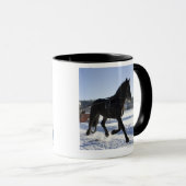 Training der Pferde in einer winterlichen Tasse (VorderseiteRechts)