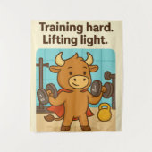 Training Hard, Lifting Light - Funny Bullio Gym Ta Wandteppich (Vorderseite)