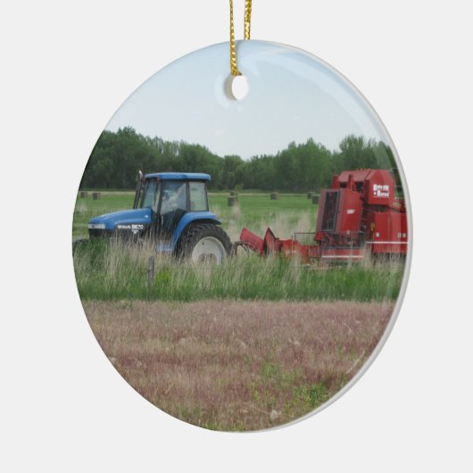 Traktor auf dem Gebiet Keramikornament (Links)