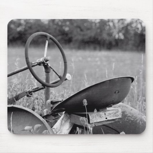 Traktor im hohen Gras Mousepad (Vorne)