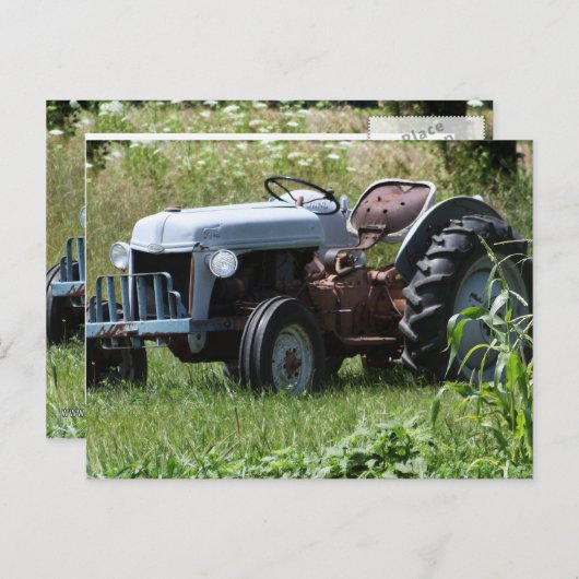 Traktor in einem Feld Postkarte (Vorne/Hinten)