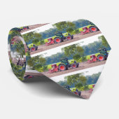 Traktor mit landwirtschaftlicher Maschine auf Krawatte (Gerollt)