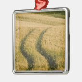Traktoren durch Weizen, Toskana, Italien Silbernes Ornament (Links)