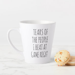 TRÄNEN DER LEUTE, DIE ICH BEIM SPIELABEND BESIEGT MILCHTASSE