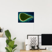 Tränenförmige Jungelinsel mit Wasserturm-Satellit  Poster (Heimbüro)