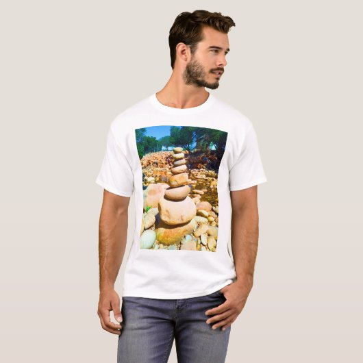 Tranquil Balance of Rocks : Eester Rivier T-Shirt (Vorne ganz)