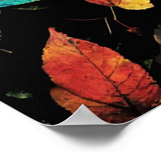 "Tranquil Foliage: Frauenportrait" ist ein atember Poster (Ecke)