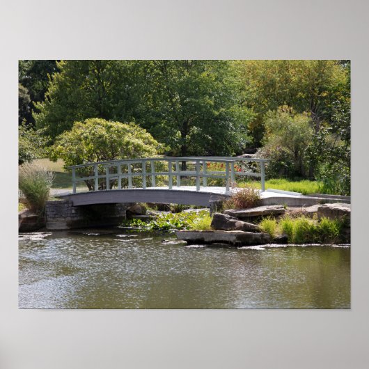 Tranquil Garden Bridge Poster (Vorne)