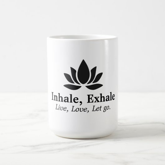 Tranquil Lotus: Einatmen, Inspiration fürs Ausatme Kaffeetasse (Mittel)